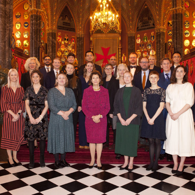Drottningen stipendiater gruppbild hovet